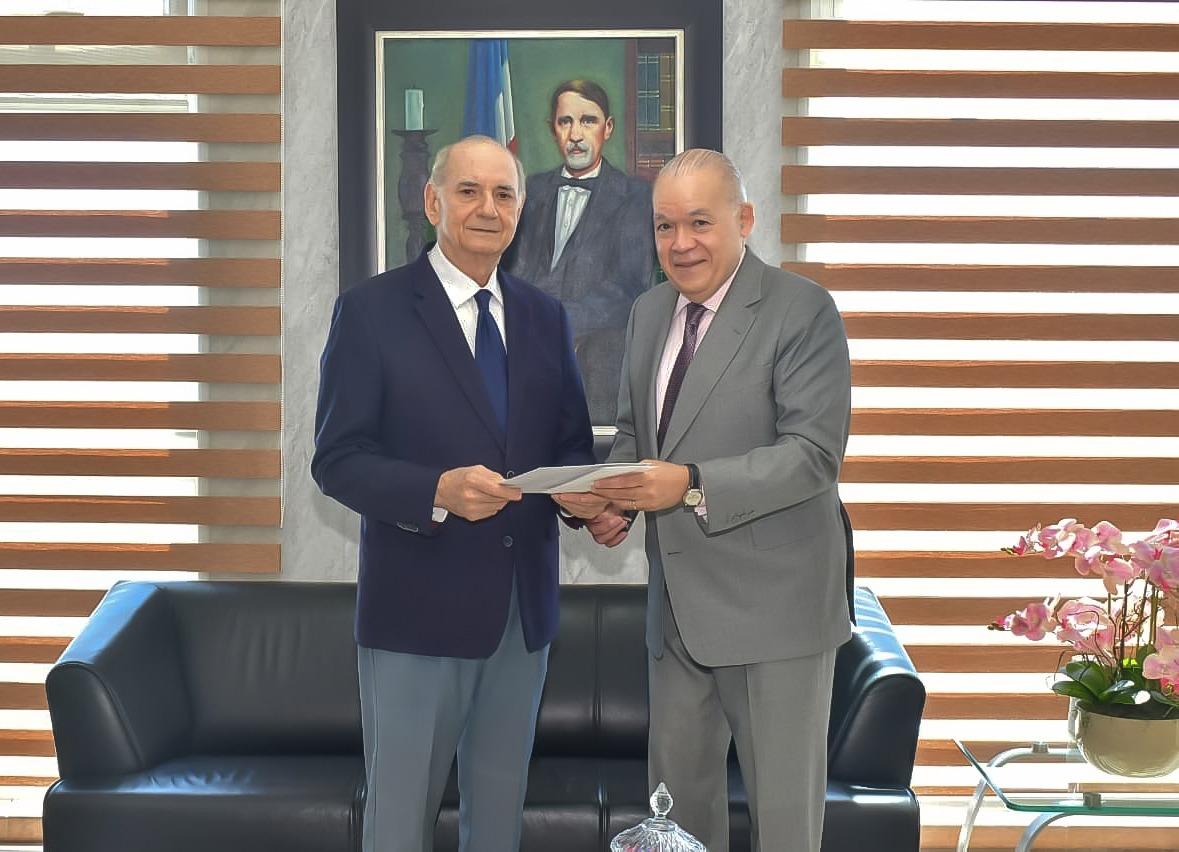 Dirección General de Juegos de Azar entrega a la DGII base de datos de establecimientos acogidos al Plan de Regularización