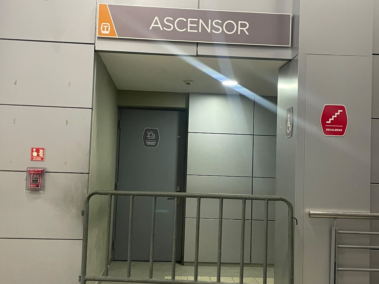 Usuarios denuncian fallas en escaleras eléctricas y ascensores de estaciones del Metro