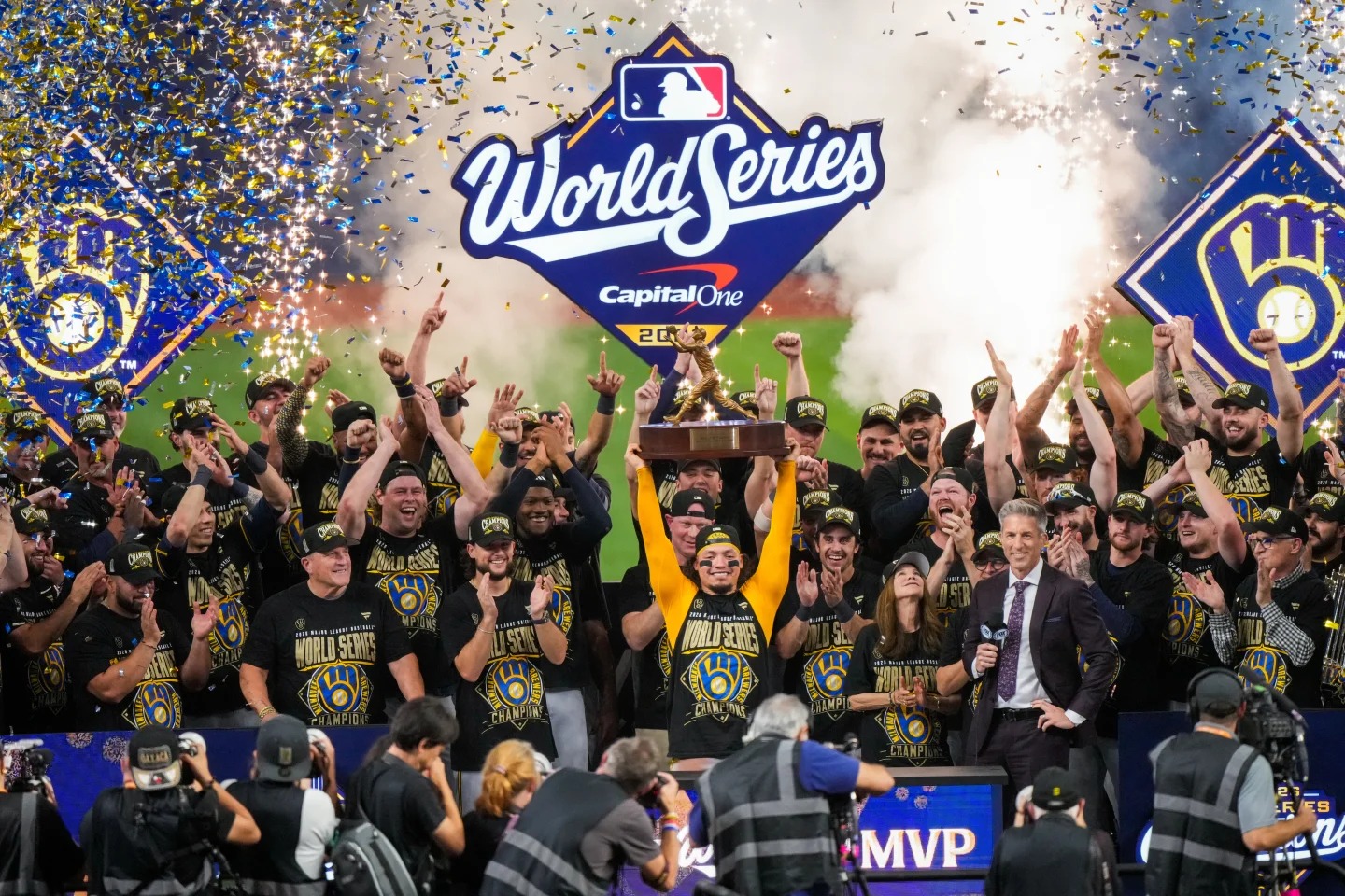 Los Cerveceros vencieron a los Rays 4-1 en el Juego 5 para ganar el primer título de Serie Mundial en la historia de la franquicia