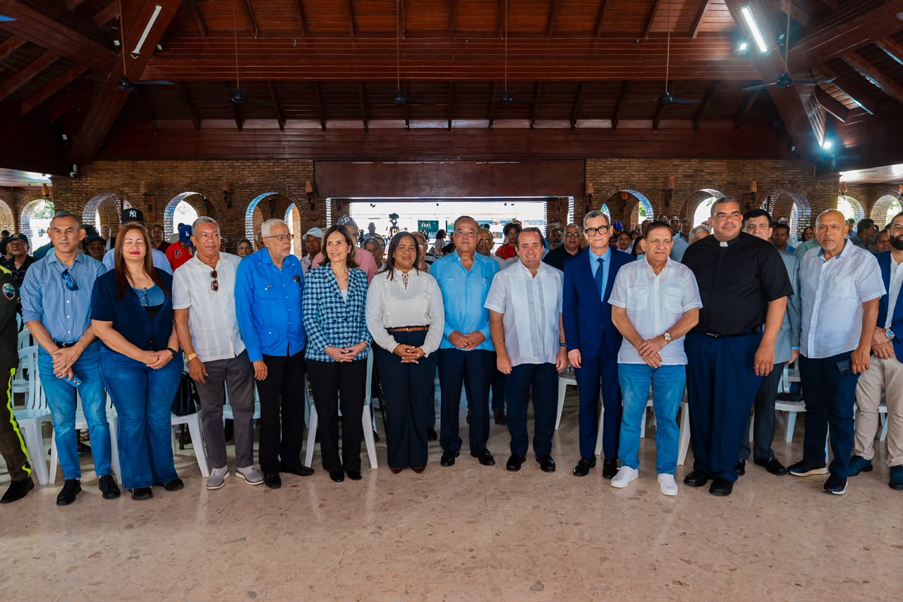 Gobierno entrega RD$360 millones a empleados cesantes y pensionados de Falconbridge