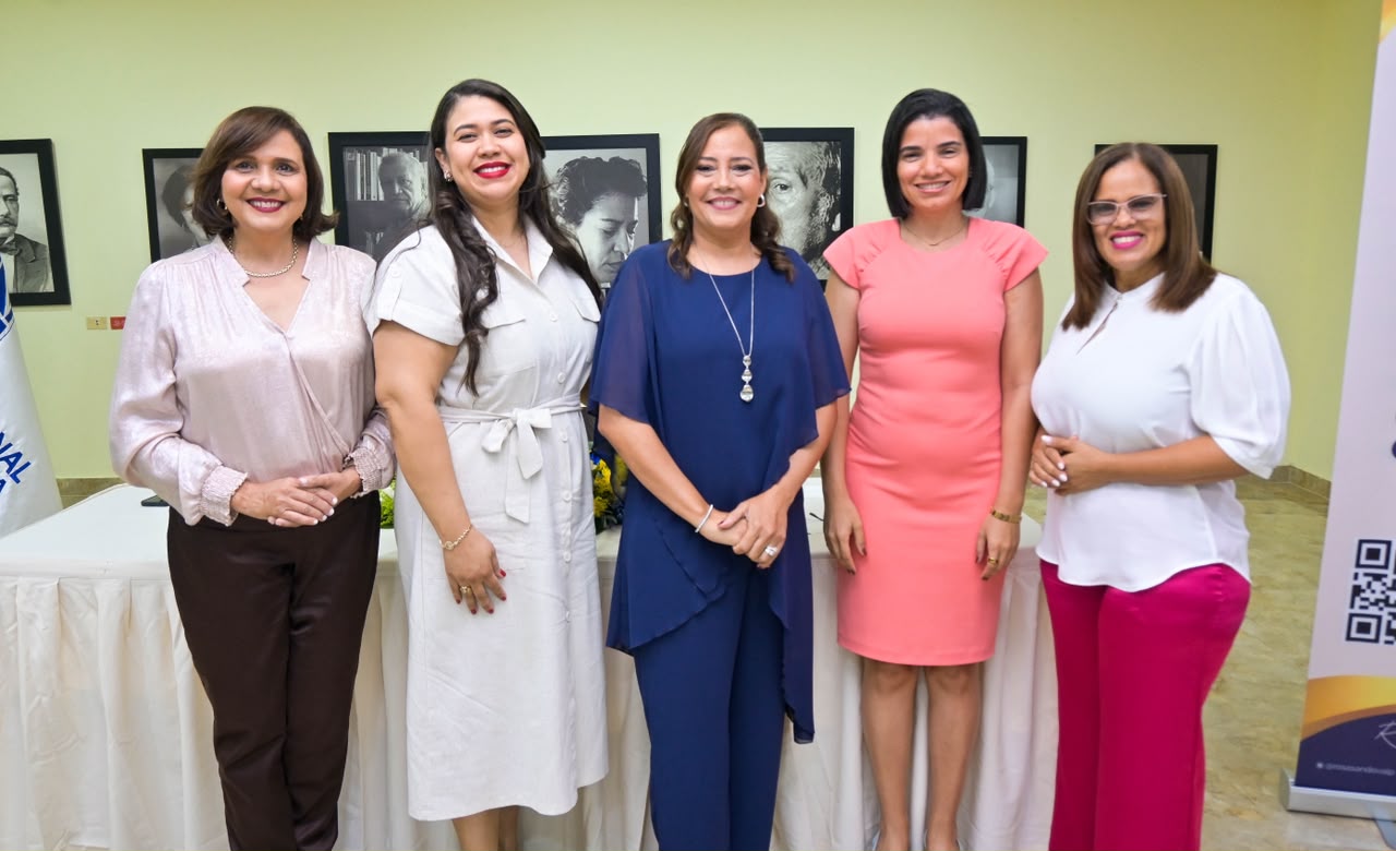 Rosa Sandoval Polanco pone en circulación del libro “Método GPS de la Abundancia”
