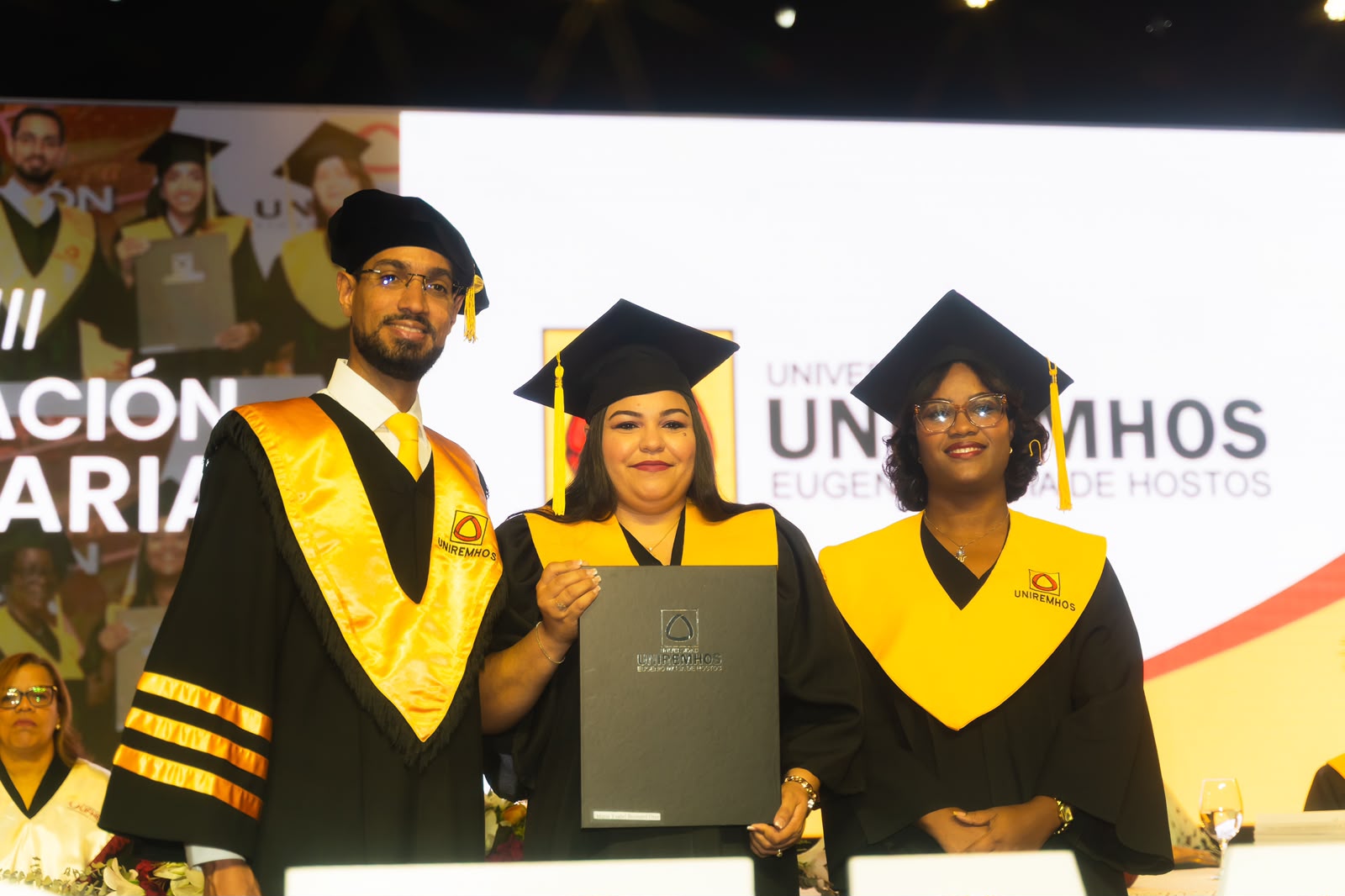 UNIREMHOS gradúa 598 profesionales y llama a fortalecer la prevención de inundaciones
