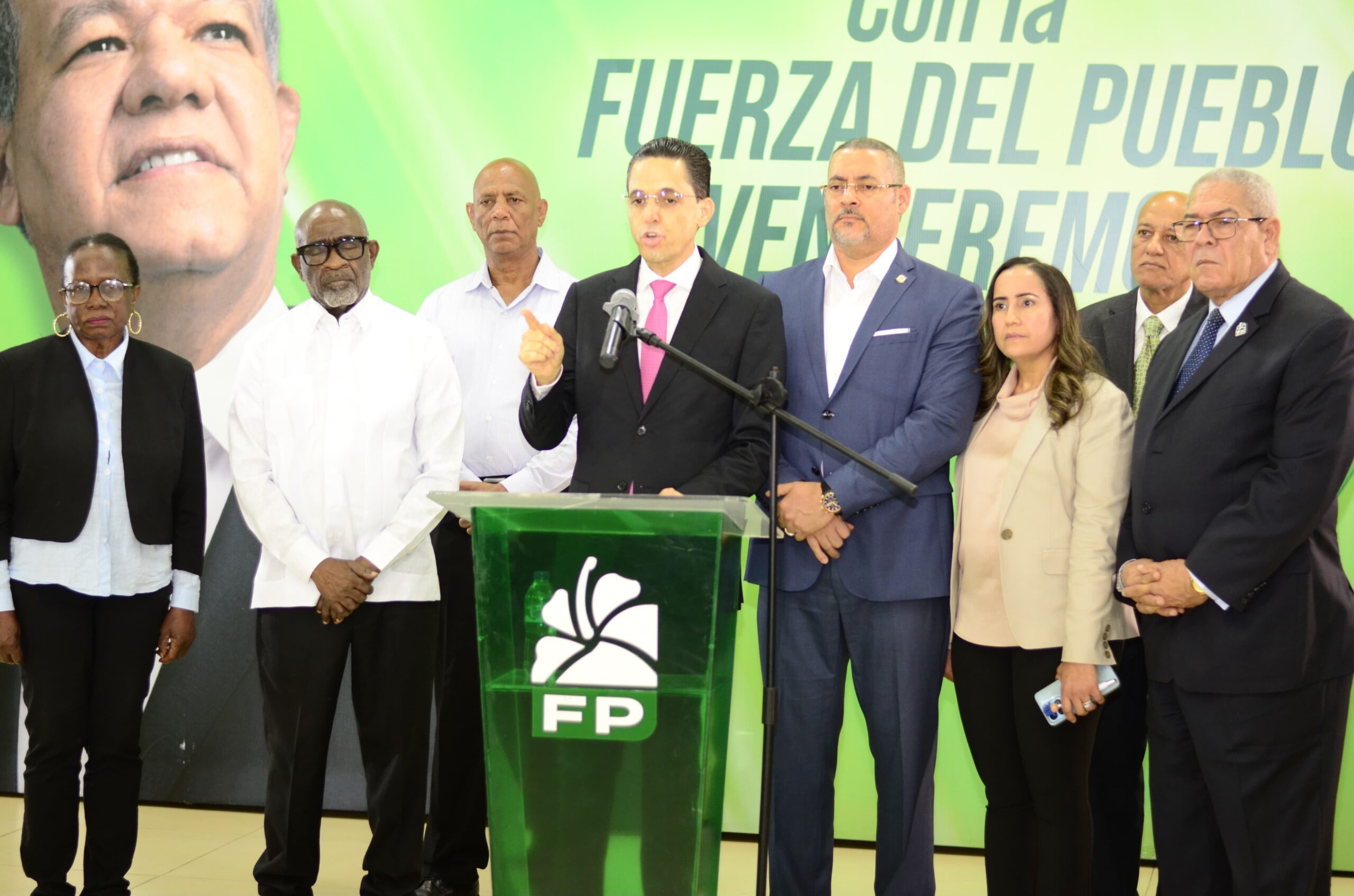FP denuncia que combustibles han aumentado hasta un 95 % y exige cuentas por RD$460 mil millones recaudados en impuestos
