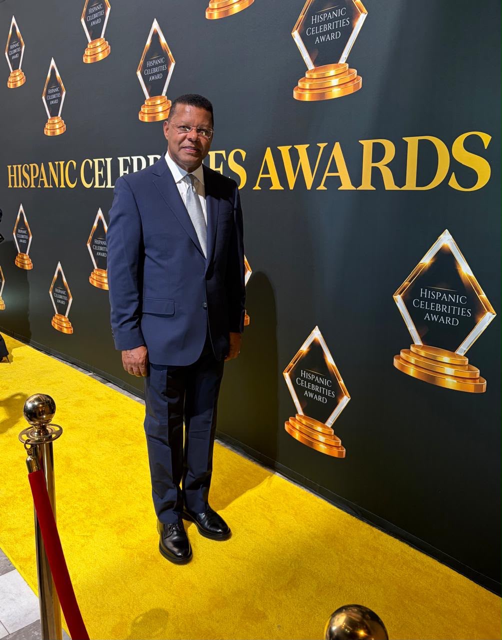 Dany Alcántara recibe en Miami el  premio nuevo líder de los medios de comunicación de República Dominicana