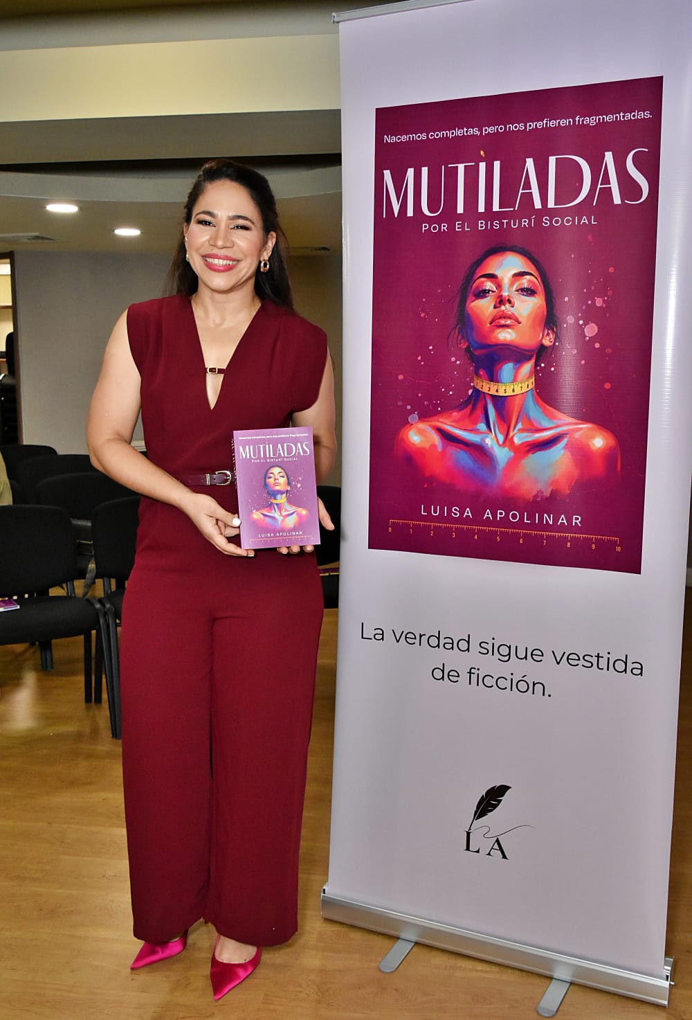Luisa Apolinar presentó Mutiladas, su segunda novela, un spin-off de El 50% de este libro es verdad