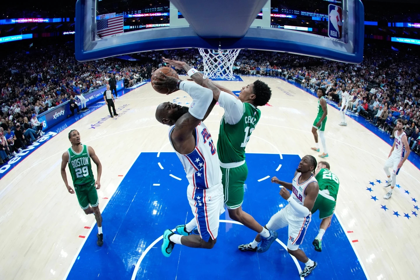 El fichaje de LeBron James por Filadelfia convierte a los 76ers en los favoritos en las apuestas para ganar la Conferencia Este.