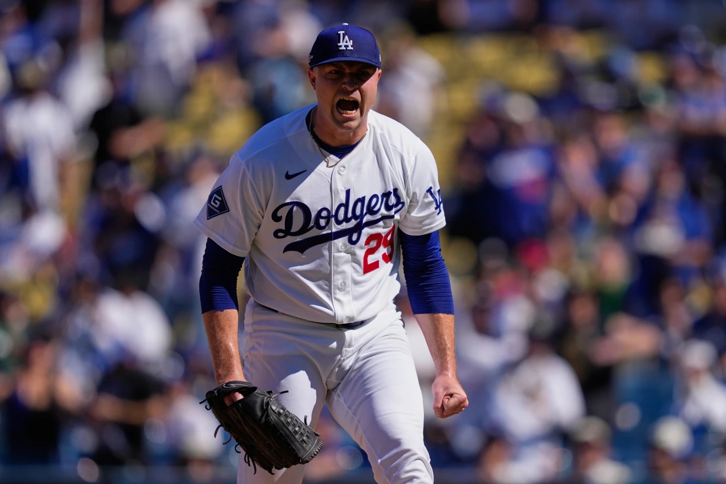 Skubal trae consigo un calor sofocante de 101 mph en un clima de 100 grados mientras los Dodgers ganan el primer partido de la Serie Divisional de la Liga Nacional contra los Bravos.