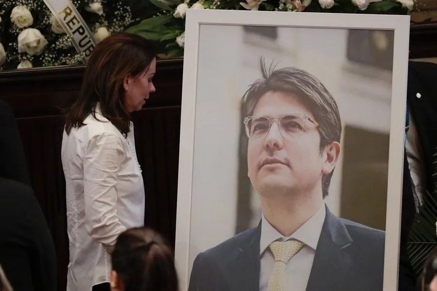 Revocan la libertad condicional de un exmiembro de las FARC investigado por el crimen del senador colombiano Miguel Uribe Revocan la libertad condicional de un exmiembro de las FARC investigado por el crimen del senador colombiano Miguel Uribe